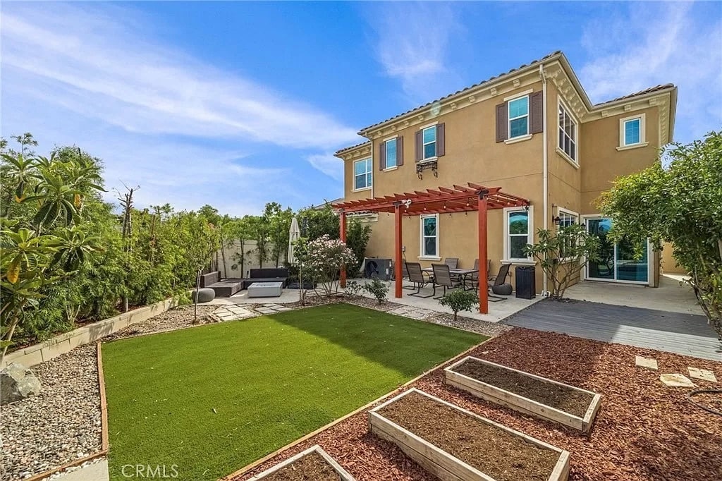 5202 Arlington Dr in Chino Hills, CA - Foto de edificio
