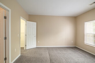 Summit Rise Apartments in Copley, OH - Foto de edificio - Interior Photo