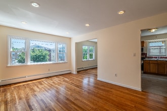 15 Hausmann Ct in Maplewood, NJ - Foto de edificio - Building Photo