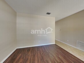 7529 Dragon Fly Loop in Gibsonton, FL - Foto de edificio - Building Photo