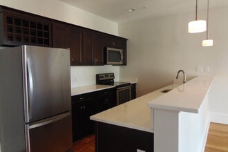 Hendrick Hudson in Troy, NY - Foto de edificio - Building Photo