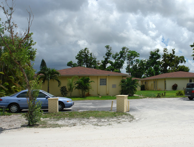 6032 SW 25th St in Miramar, FL - Foto de edificio - Building Photo