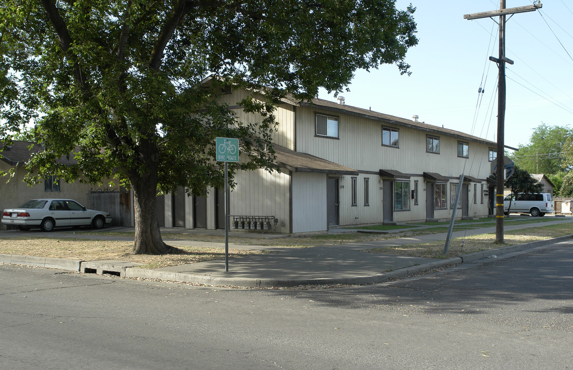 1250 I St in Merced, CA - Foto de edificio