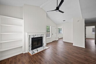 2907 W Slaughter Ln in Austin, TX - Building Photo - Building Photo