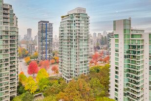 Bayshore Tower in Vancouver, BC - Building Photo - Building Photo