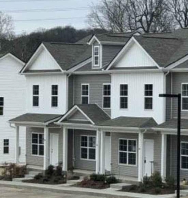 409 Carol Dr in Columbia, TN - Foto de edificio