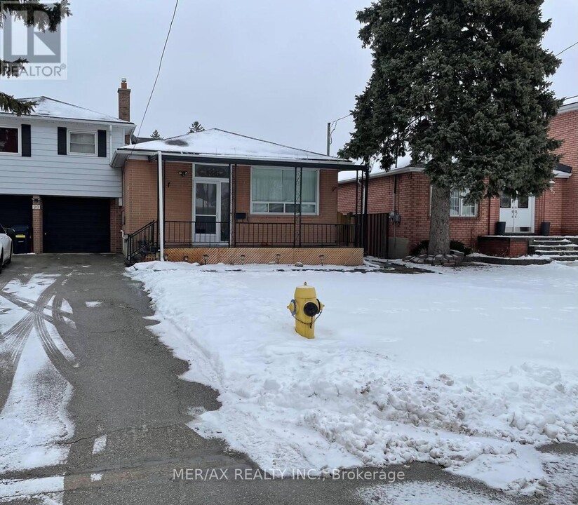 90 Cavehill Crescent in Toronto, ON - Building Photo