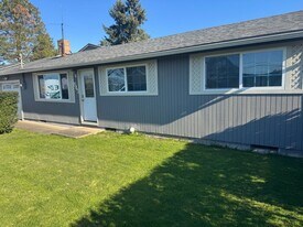 541 34th St in Springfield, OR - Building Photo