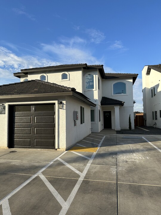 725 Linden in Madera, CA - Foto de edificio