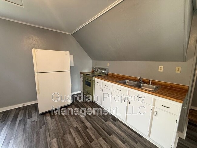 409.5 E 3rd St in Maryville, MO - Building Photo - Building Photo