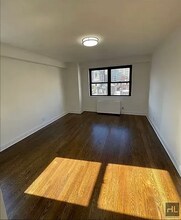 E 88th St in New York, NY - Foto de edificio - Building Photo