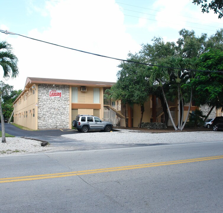 Oak Harbor Apartments in Miami, FL - Building Photo