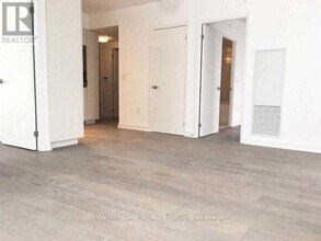 11 Wellesley St W in Toronto, ON - Building Photo - Building Photo