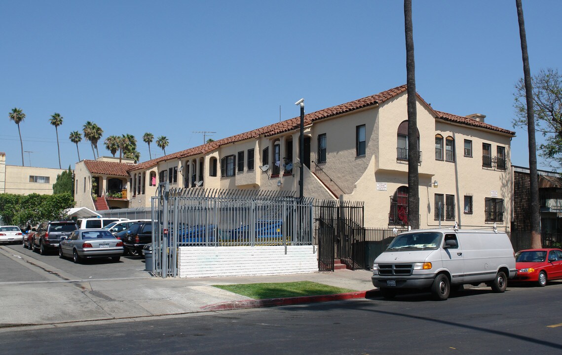 981 S Westmoreland Ave in Los Angeles, CA - Foto de edificio