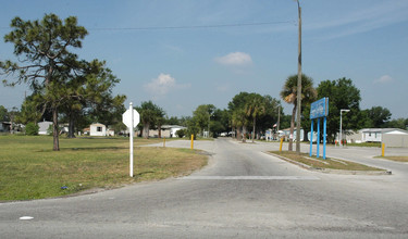 Wagon Wheel Mobile Home Park in Kissimmee, FL - Building Photo - Building Photo