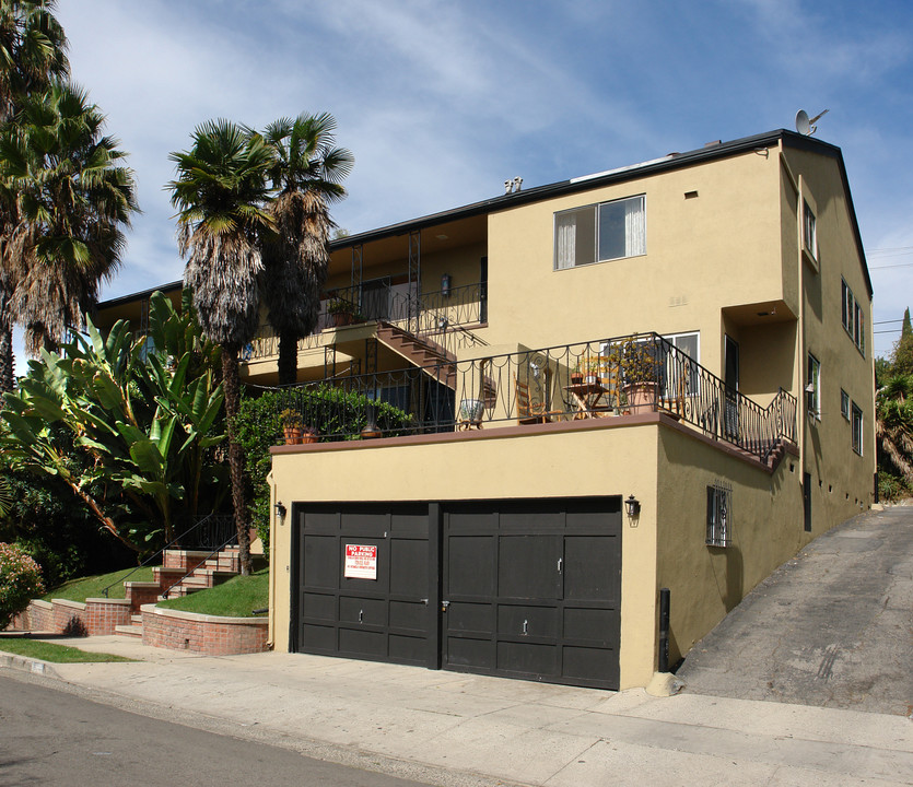 851 N Dillon St in Los Angeles, CA - Foto de edificio