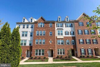 7584 Brunson Cir in Gainesville, VA - Building Photo - Building Photo