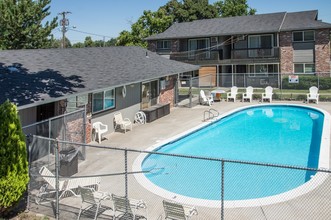 Brass Lamp Apartments in Richland, WA - Building Photo - Building Photo