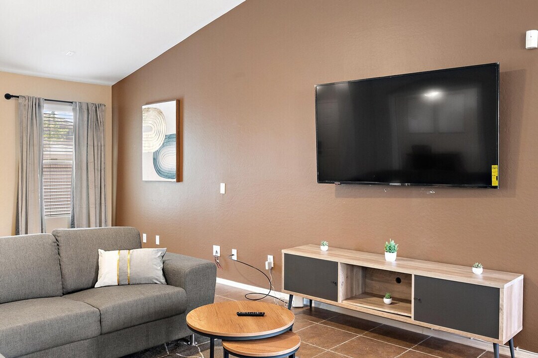 2949 E Crescent Way, Unit SI ID1244319P in Gilbert, AZ - Building Photo