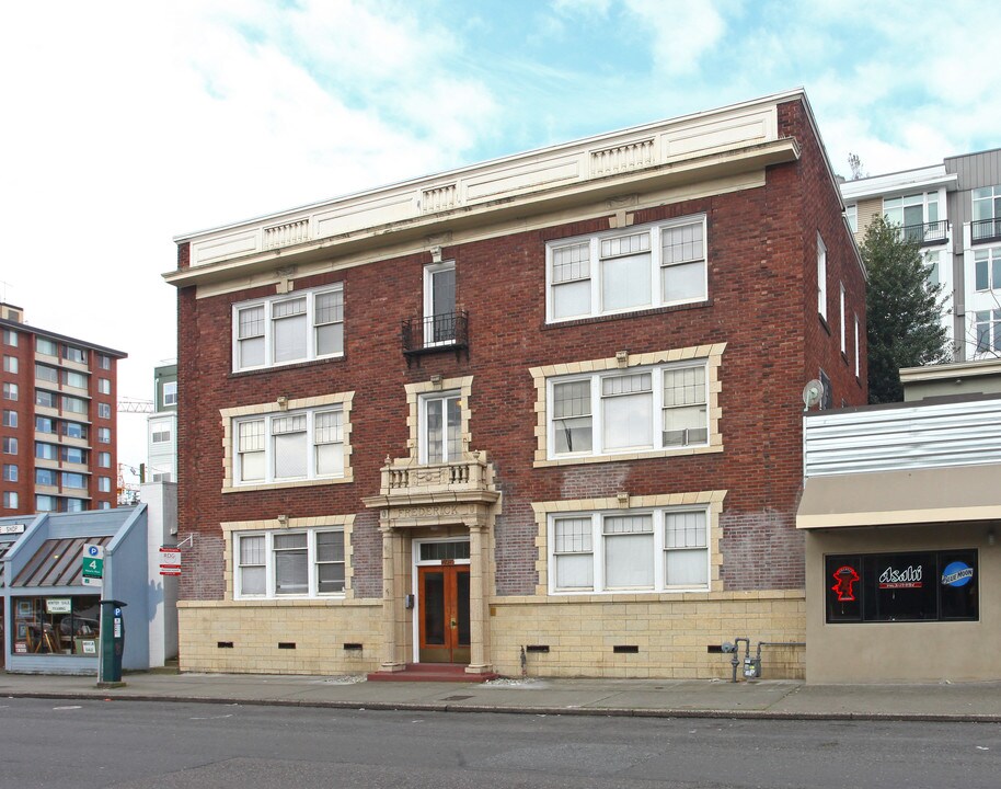 Frederick Apartments in Seattle, WA - Building Photo