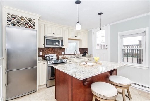 370 Bunker Hill St in Boston, MA - Building Photo