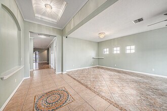 1843 Mira Lago Cir in Ruskin, FL - Building Photo - Building Photo