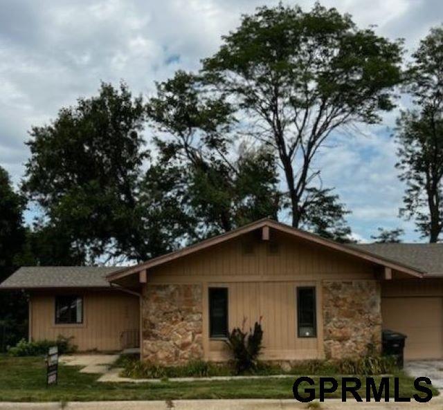 9260 Erskine Plaza in Omaha, NE - Building Photo