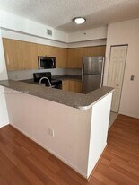 8070 N Nob Hill Rd in Tamarac, FL - Building Photo