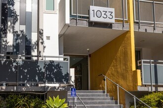 Westwood Village Apartments in Los Angeles, CA - Foto de edificio - Building Photo