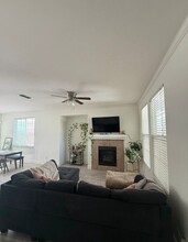 1946 Dawnelle Way in Sacramento, CA - Building Photo - Building Photo