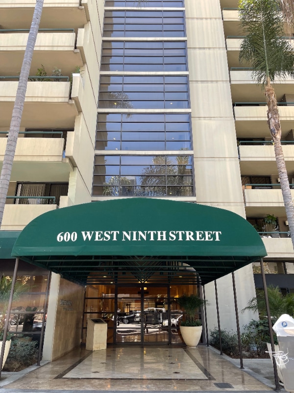 600 W 9th St in Los Angeles, CA - Building Photo - Building Photo