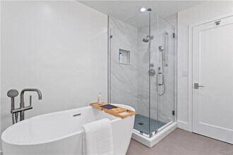1409 Havenhurst Dr in West Hollywood, CA - Building Photo - Building Photo