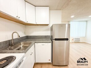 5611 Fulcher Ave in Los Angeles, CA - Building Photo - Building Photo