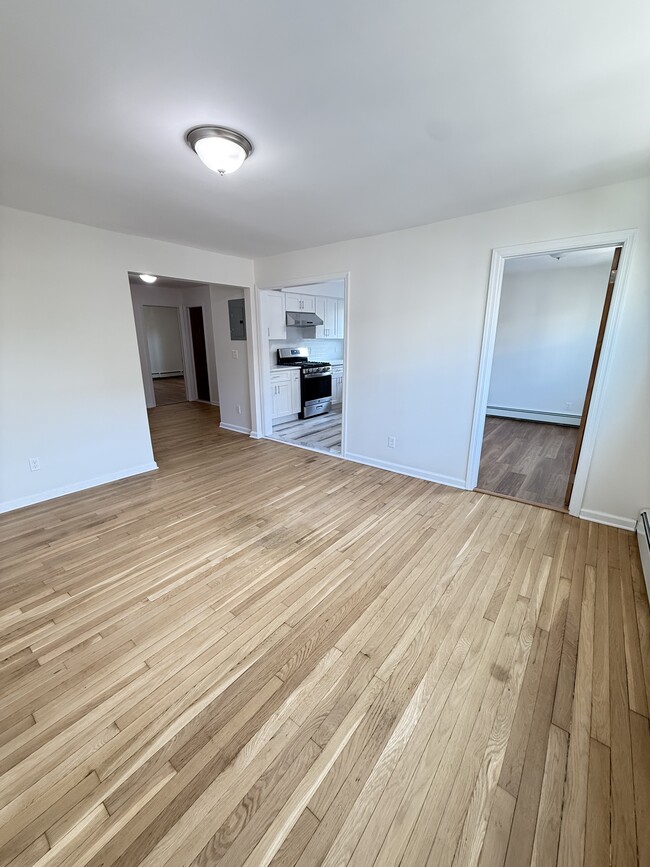 1207 30th Dr, Unit 2 in Astoria, NY - Foto de edificio - Building Photo