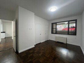 405 E 56th St, Unit 5N in New York, NY - Building Photo