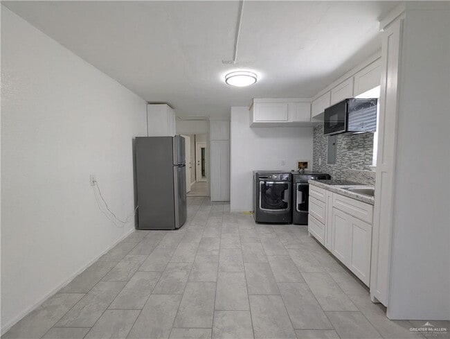 6 Taylor N Rd in McAllen, TX - Building Photo - Building Photo