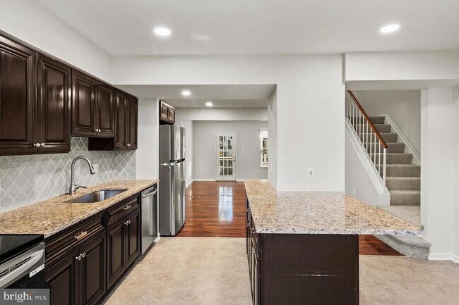 7000 Ducketts Ln in Elkridge, MD - Building Photo - Building Photo