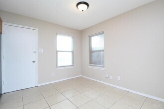 401 Cornwall Cir in Pensacola, FL - Building Photo - Building Photo