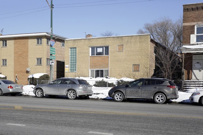 8751 S Cottage Grove Ave in Chicago, IL - Foto de edificio - Building Photo
