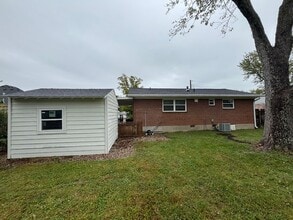 9800 Chambers Ct in Louisville, KY - Building Photo - Building Photo