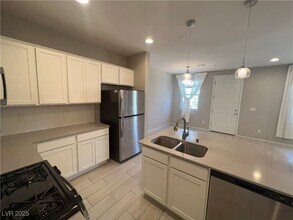 720 Sleeping City Ave in Henderson, NV - Building Photo - Building Photo