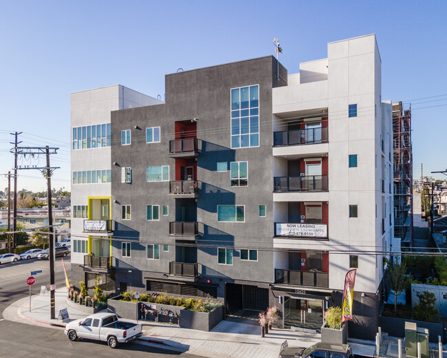 T Loft Apartments in Los Angeles, CA - Building Photo - Building Photo