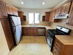 600 N Sweetzer Ave, Unit 7 in Los Angeles, CA - Building Photo - Building Photo