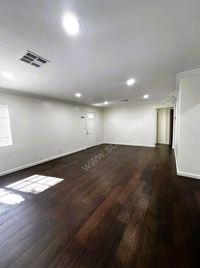 401 W Center St in Covina, CA - Building Photo - Building Photo