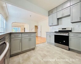 330 1/2 N Genesee Ave in Los Angeles, CA - Building Photo