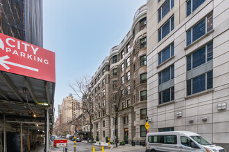 346-350 W 71st St in New York, NY - Foto de edificio - Building Photo