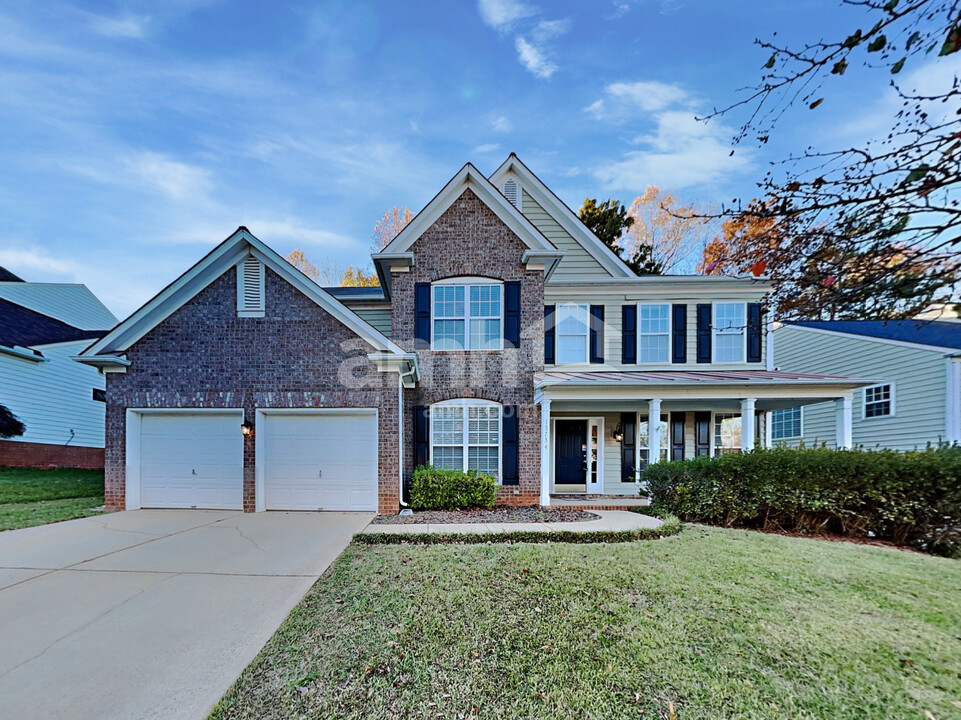 15734 Gathering Oaks Dr in Huntersville, NC - Building Photo