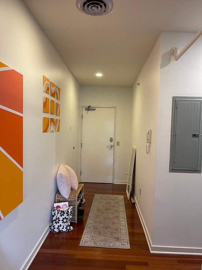 11 W 2nd St, Unit 314 in Bethlehem, PA - Foto de edificio - Building Photo