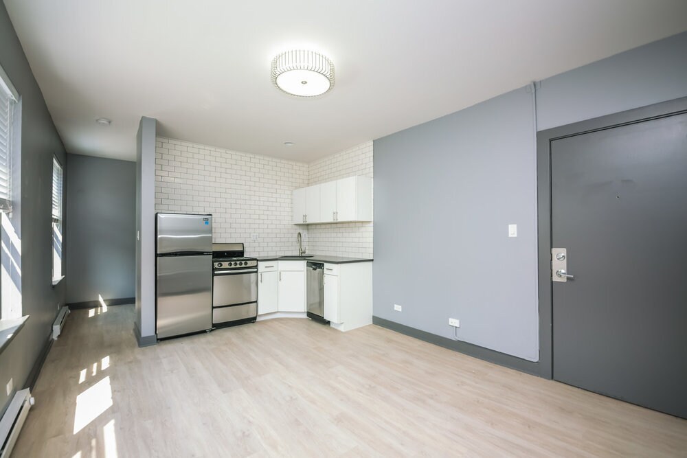 944 W Montrose Ave in Chicago, IL - Building Photo
