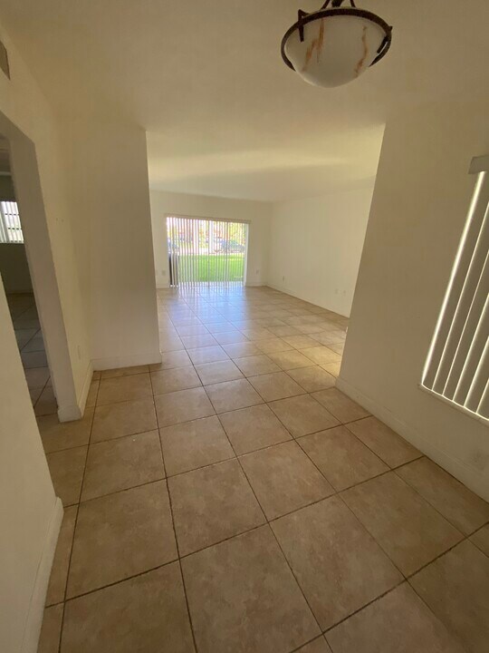 7610 SW 82nd St in Miami, FL - Building Photo